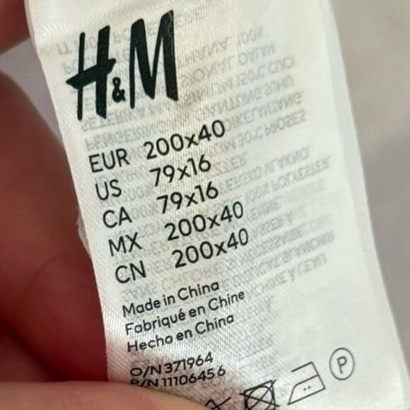 H&M purple & white checkered chunky knit tassel scarf - Picture 3 of 3